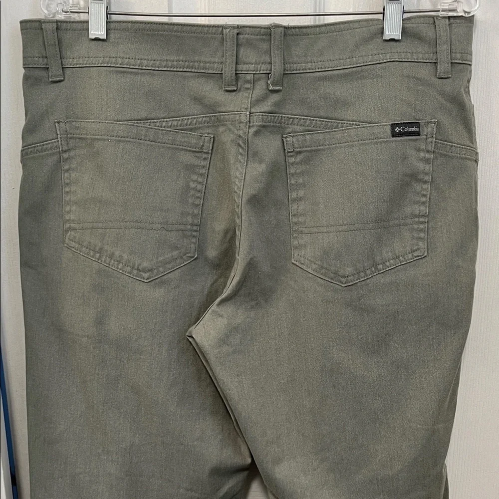 Columbia Men’s Olive Green Chinos Size 36